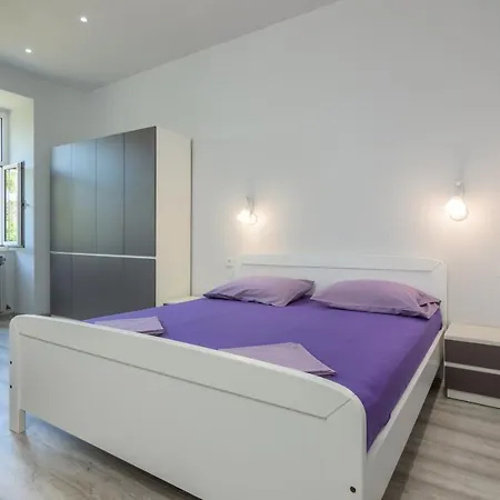 With Wifi - 14582 Pula